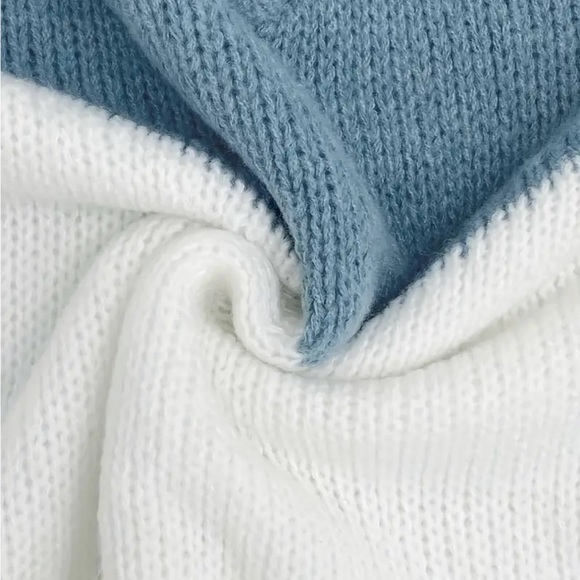 Soft V-Neck Light Weight Knit Sweater. Size Large. NWOT - Picture 2 of 6